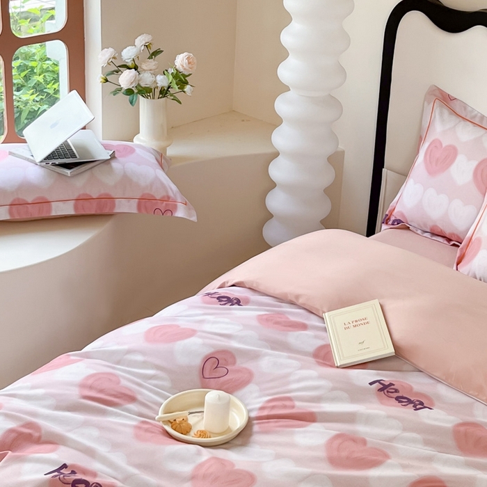 91家纺网 家纺一手货源 找家纺 艾迪尚家纺 2025新款生态全棉磨毛印花四件套 心心相印-粉