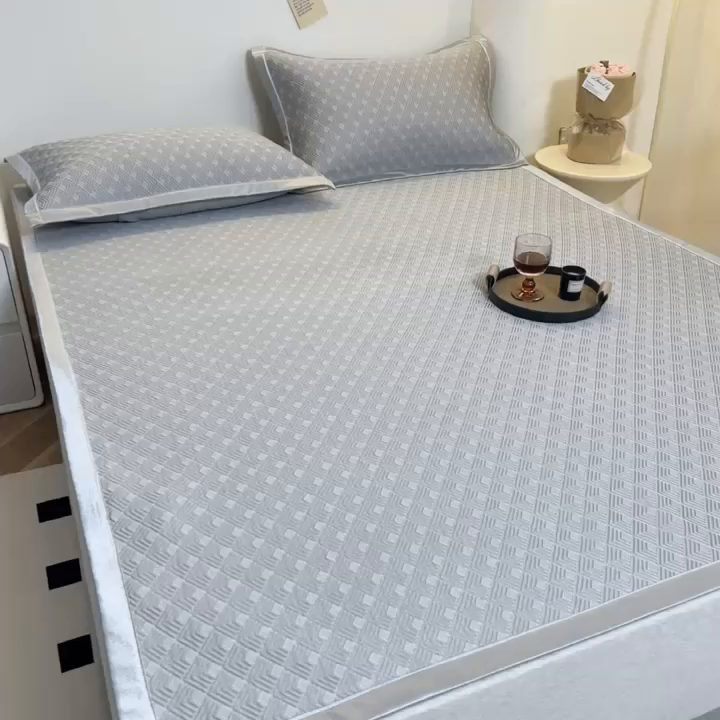 91家纺网 家纺一手货源 找家纺 畅畅家纺 2024新款冰豆豆凉豆豆3D复合PE凉席凉感丝夏季凉席床单款 气质灰