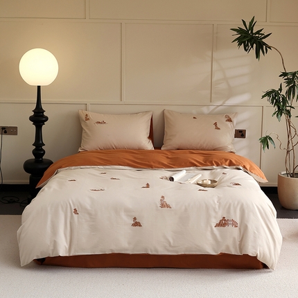 91家纺网 家纺一手货源 找家纺 （总）风向标家纺 2024新款A类全棉大雁纹古风绣花四件套-青松山海（风格一）