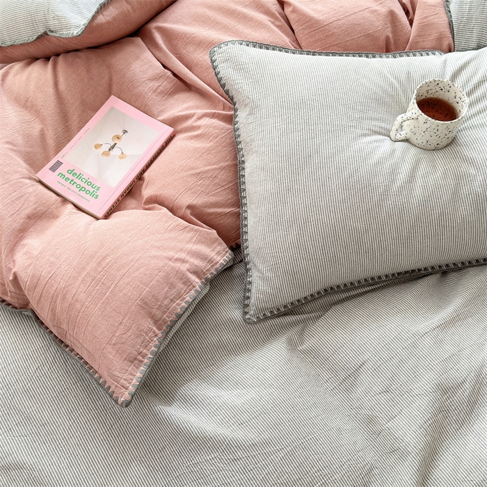 91家纺网 家纺一手货源 找家纺 宜家坊 2024新款A类全棉色织水洗棉贝壳边绣三角针工艺四件套可定制 时光-灰豆沙