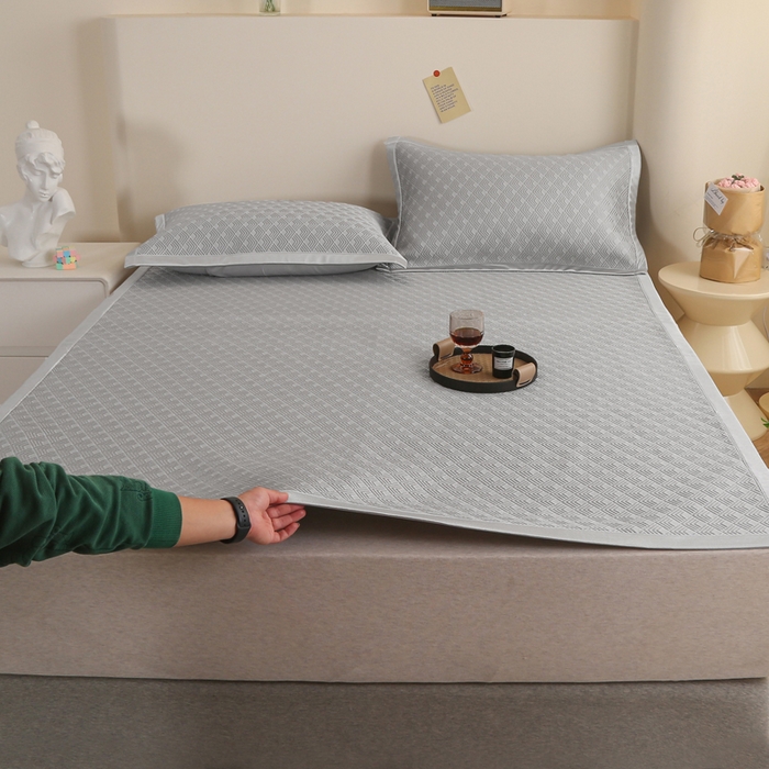 91家纺网 家纺一手货源 找家纺 畅畅家纺 2024新款冰豆豆凉豆豆3D复合PE凉席凉感丝夏季凉席床单款 气质灰