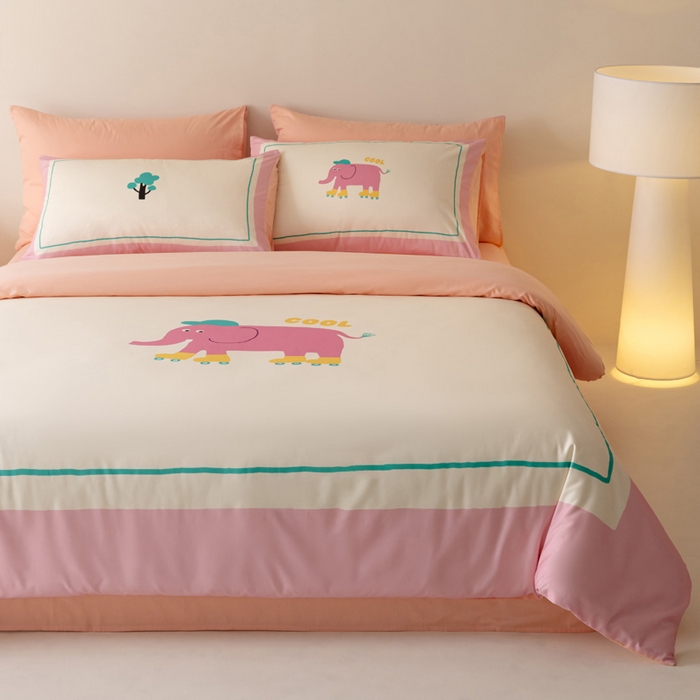 91家纺网 家纺一手货源 找家纺 雅居纺家纺 2024新款全棉印花13372大版四件套 粉色小象