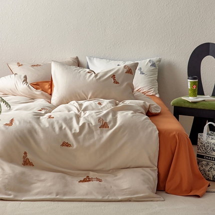 91家纺网 家纺一手货源 找家纺 （总）风向标家纺 2024新款A类全棉大雁纹古风绣花四件套-青松山海（风格二）