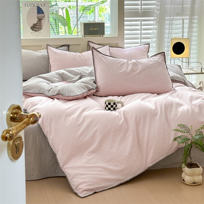 91家纺网 家纺一手货源 找家纺 宜家坊 2024新款A类全棉色织水洗棉贝壳边绣三角针工艺四件套可定制 星语-浅粉灰