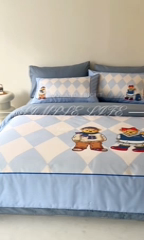 91家纺网 家纺一手货源 找家纺 雅居纺家纺 2024新款全棉印花13372大版四件套 英伦小熊