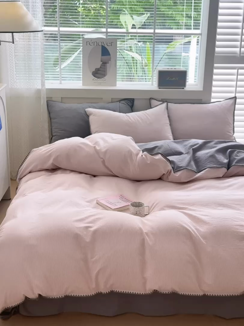 91家纺网 家纺一手货源 找家纺 宜家坊 2024新款A类全棉色织水洗棉贝壳边绣三角针工艺四件套可定制 时光-粉灰