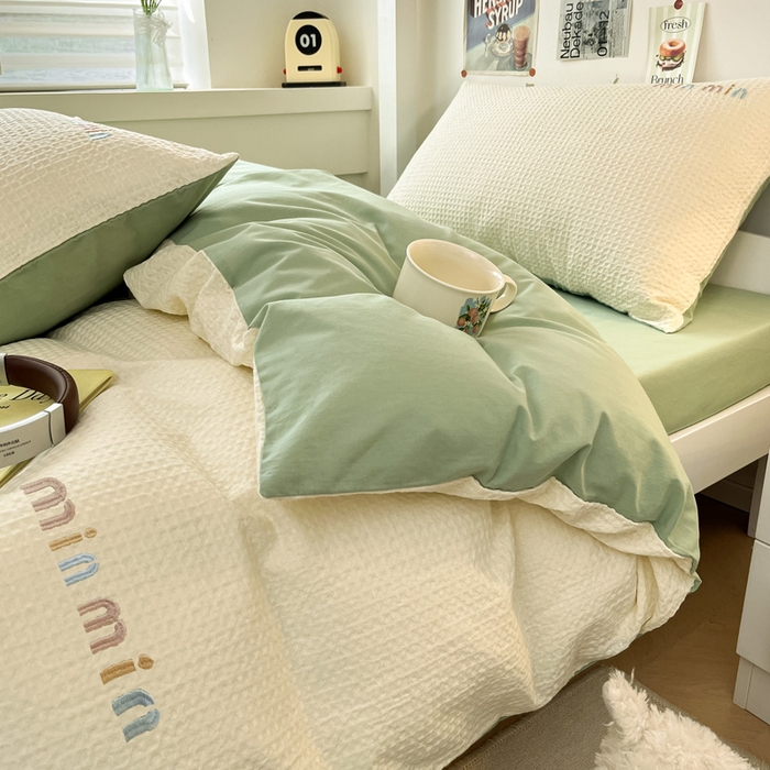 91家纺网 家纺一手货源 找家纺 雅居纺家纺 2024新款开学季全棉A类华夫格绣花四件套-Min Min-米黄+水绿