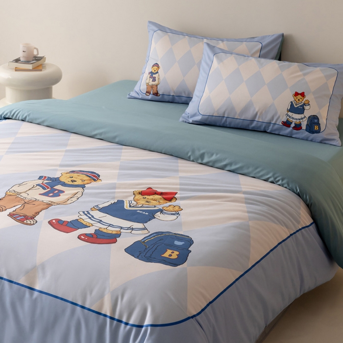 91家纺网 家纺一手货源 找家纺 雅居纺家纺 2024新款全棉印花13372大版四件套 英伦小熊