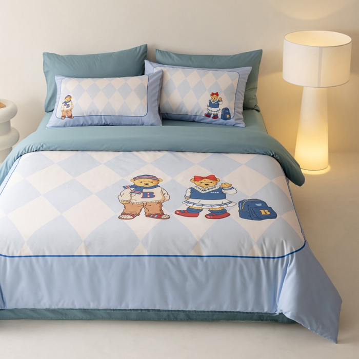 91家纺网 家纺一手货源 找家纺 雅居纺家纺 2024新款全棉印花13372大版四件套 英伦小熊