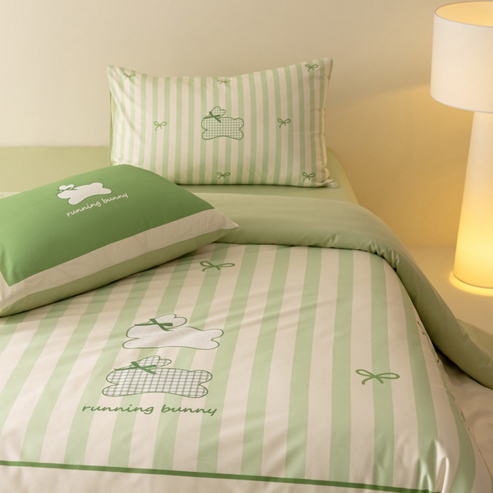 91家纺网 家纺一手货源 找家纺 雅居纺家纺 2024新款全棉印花13372大版四件套 奔跑小兔