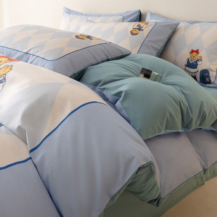 91家纺网 家纺一手货源 找家纺 雅居纺家纺 2024新款全棉印花13372大版四件套 英伦小熊