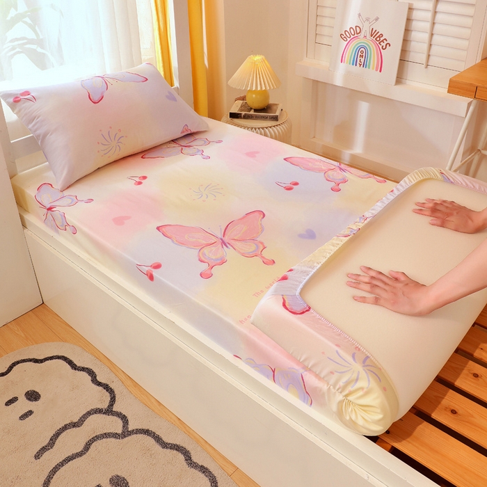 91家纺网 家纺一手货源 找家纺 金鑫汇 2024新款全棉卡通印花学生床垫套床笠系列 彩蝶飞舞