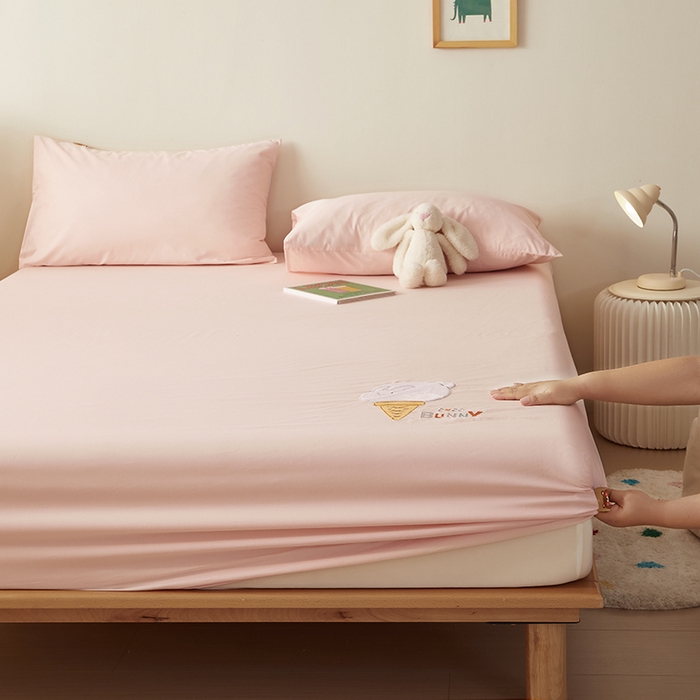 91家纺网 家纺一手货源 找家纺 荷马之梦 2024新款优趣系列—A类40s全棉绣花儿童床笠 冰激凌兔