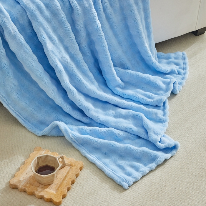 91家纺网 家纺一手货源 找家纺 巴木赫 2024新款法兰绒泡泡卷边毯子毛毯 亮蓝