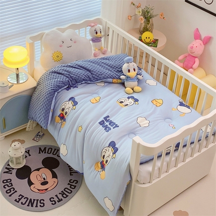 91家纺网 家纺一手货源 找家纺 兄弟坊 2025新款正版授权卡通针织棉豆豆绒秋冬儿童被（婴儿床） 远航唐老鸭