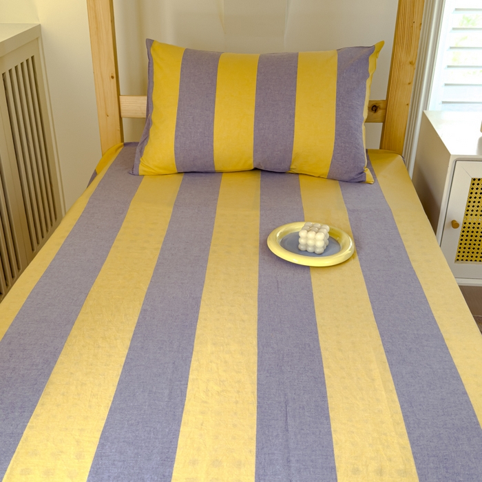 91家纺网 家纺一手货源 找家纺 金丝鸟家纺 2024新款A类全棉色织水洗棉单床单系列（学生床） 黄紫大竖条