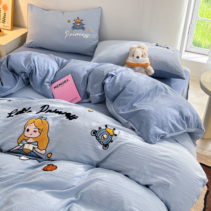 91家纺网 家纺一手货源 找家纺 卡迪熊家纺 2024新款水洗m毛巾绣四件套系列 童话公主