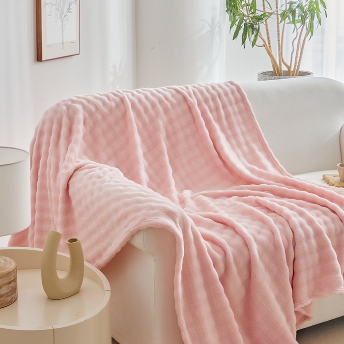 91家纺网 家纺一手货源 找家纺 巴木赫 2024新款法兰绒泡泡卷边毯子毛毯 玉粉