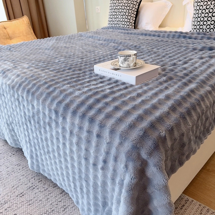 91家纺网 家纺一手货源 找家纺 兜米家居 2024新款纯色仿兔毛泡泡毛毯牛奶绒毛毯午睡毯 星蓝色