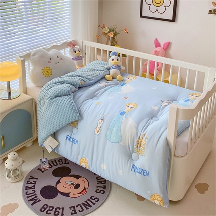 91家纺网 家纺一手货源 找家纺 兄弟坊 2025新款正版授权卡通针织棉豆豆绒秋冬儿童被（婴儿床） 金发艾莎