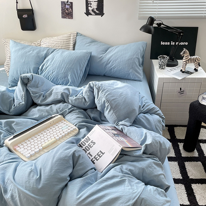 91家纺网 家纺一手货源 找家纺 卡迪熊家纺 2024新款ins风超柔褶皱亲肤磨毛水洗m四件套纯色系列-风格2 奶油蓝