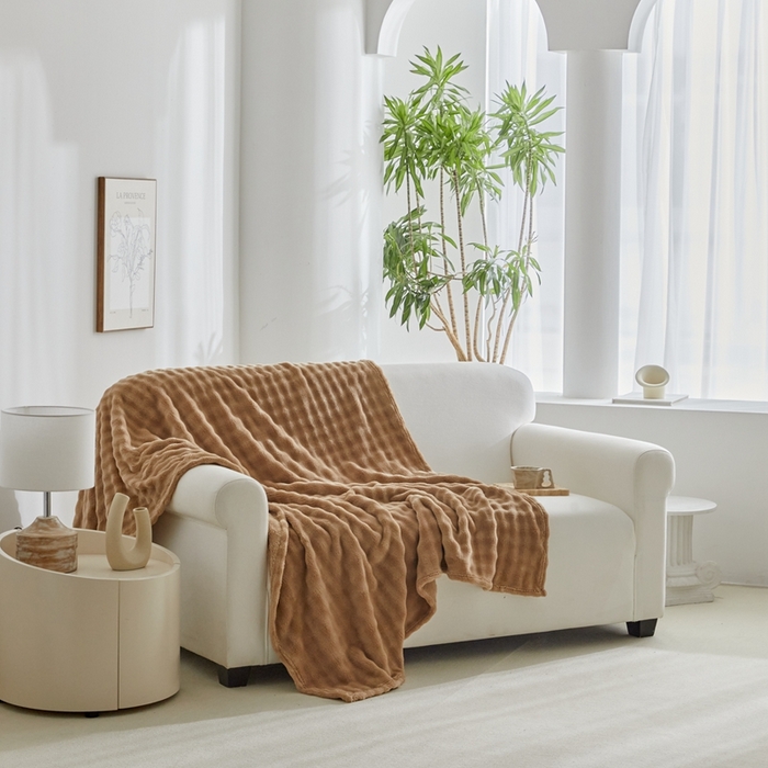 91家纺网 家纺一手货源 找家纺 巴木赫 2024新款法兰绒泡泡卷边毯子毛毯 卡其