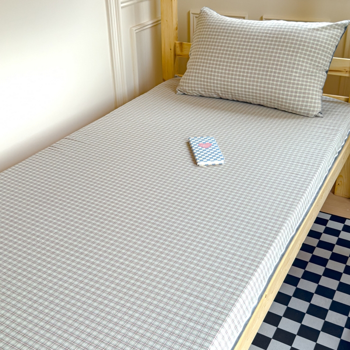 91家纺网 家纺一手货源 找家纺 金丝鸟家纺 2024新款全棉色织水洗棉水晶绒床垫套 浅绿红条田格