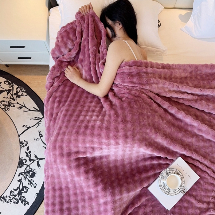 91家纺网 家纺一手货源 找家纺 兜米家居 2024新款纯色仿兔毛泡泡毛毯牛奶绒毛毯午睡毯 木槿紫
