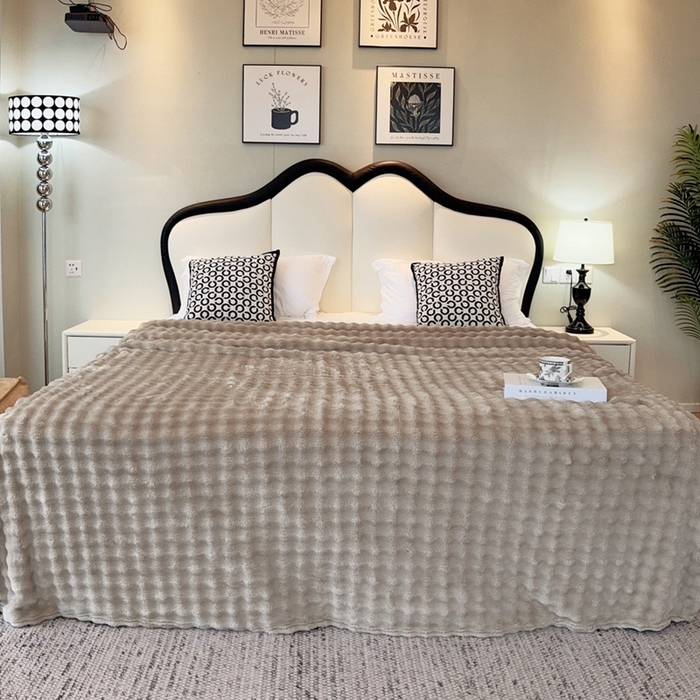 91家纺网 家纺一手货源 找家纺 兜米家居 2024新款纯色仿兔毛泡泡毛毯牛奶绒毛毯午睡毯 奶咖色