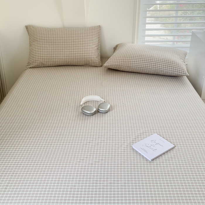 91家纺网 家纺一手货源 找家纺 金丝鸟家纺 2024新款A类全棉色织水洗棉单床单系列 浅绿红条田格