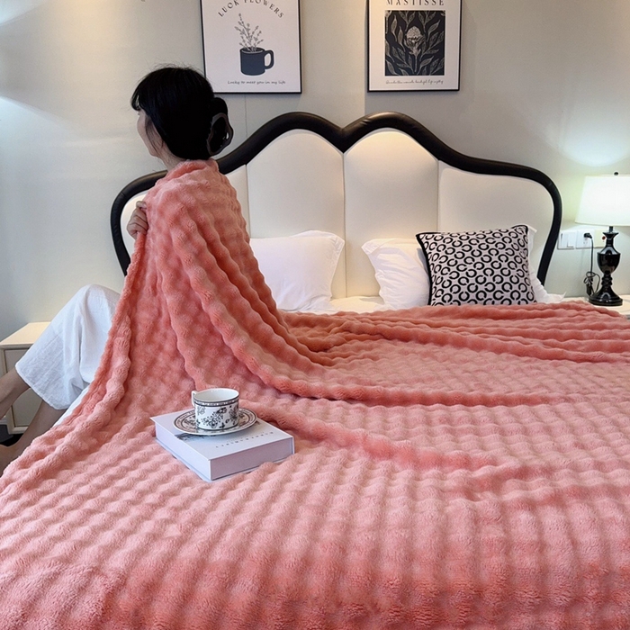 91家纺网 家纺一手货源 找家纺 兜米家居 2024新款纯色仿兔毛泡泡毛毯牛奶绒毛毯午睡毯 橘红色