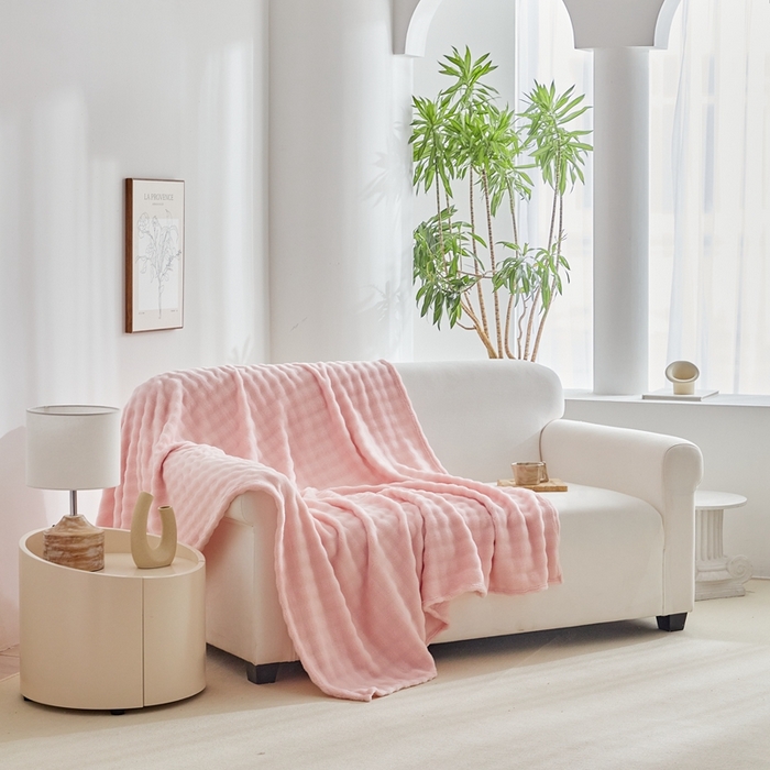 91家纺网 家纺一手货源 找家纺 巴木赫 2024新款法兰绒泡泡卷边毯子毛毯 玉粉