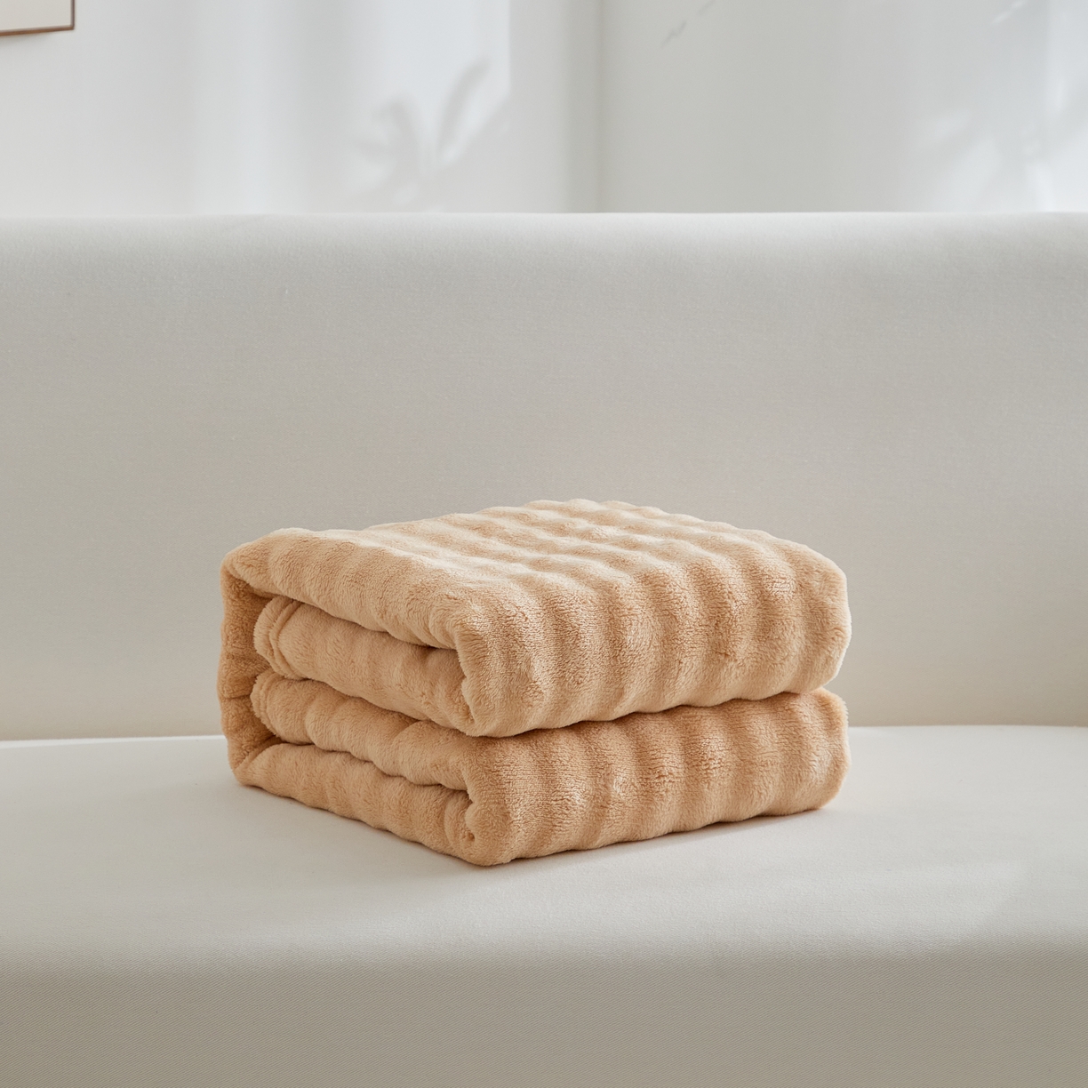 91家纺网 家纺一手货源 找家纺 巴木赫 2024新款法兰绒泡泡卷边毯子毛毯 驼色