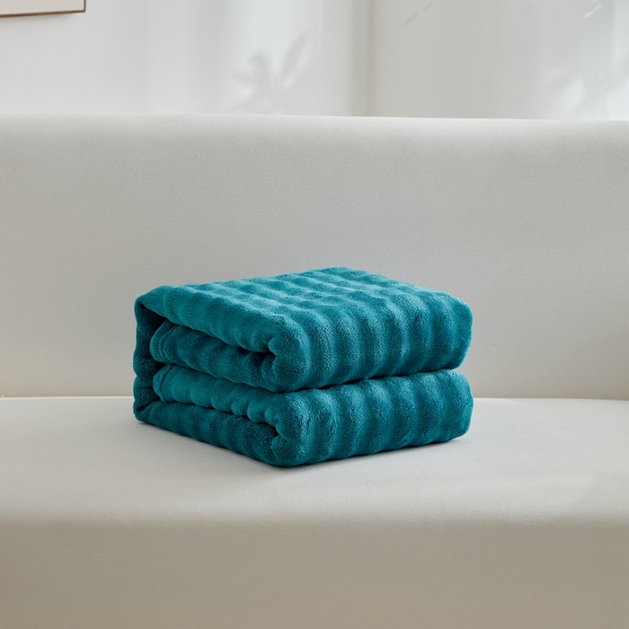 91家纺网 家纺一手货源 找家纺 巴木赫 2024新款法兰绒泡泡卷边毯子毛毯 墨绿