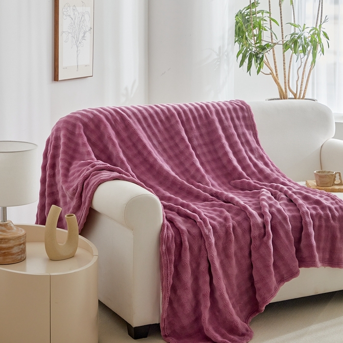 91家纺网 家纺一手货源 找家纺 巴木赫 2024新款法兰绒泡泡卷边毯子毛毯 玫红