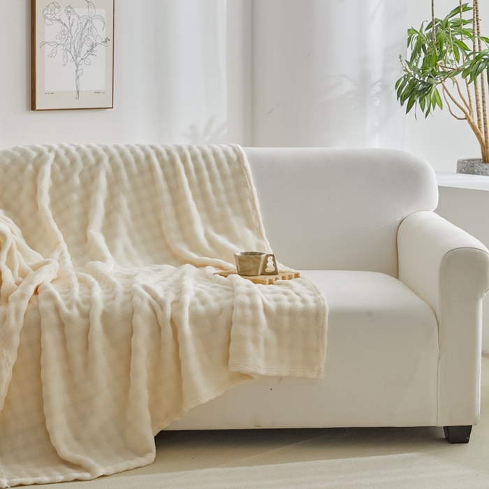 91家纺网 家纺一手货源 找家纺 巴木赫 2024新款法兰绒泡泡卷边毯子毛毯 米白