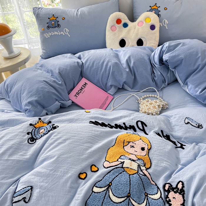 91家纺网 家纺一手货源 找家纺 卡迪熊家纺 2024新款水洗m毛巾绣四件套系列 童话公主