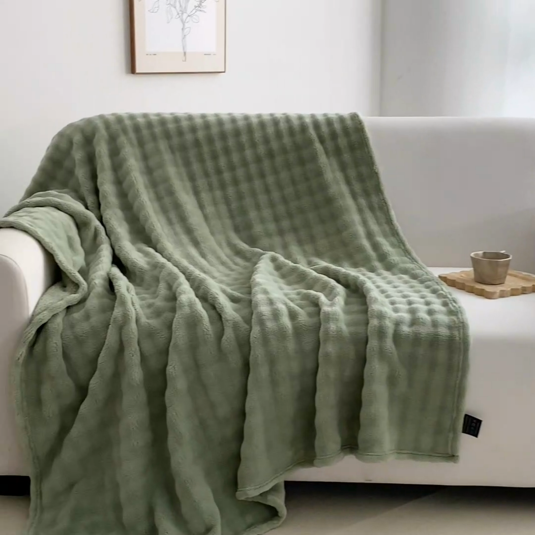 91家纺网 家纺一手货源 找家纺 巴木赫 2024新款法兰绒泡泡卷边毯子毛毯 抹茶绿