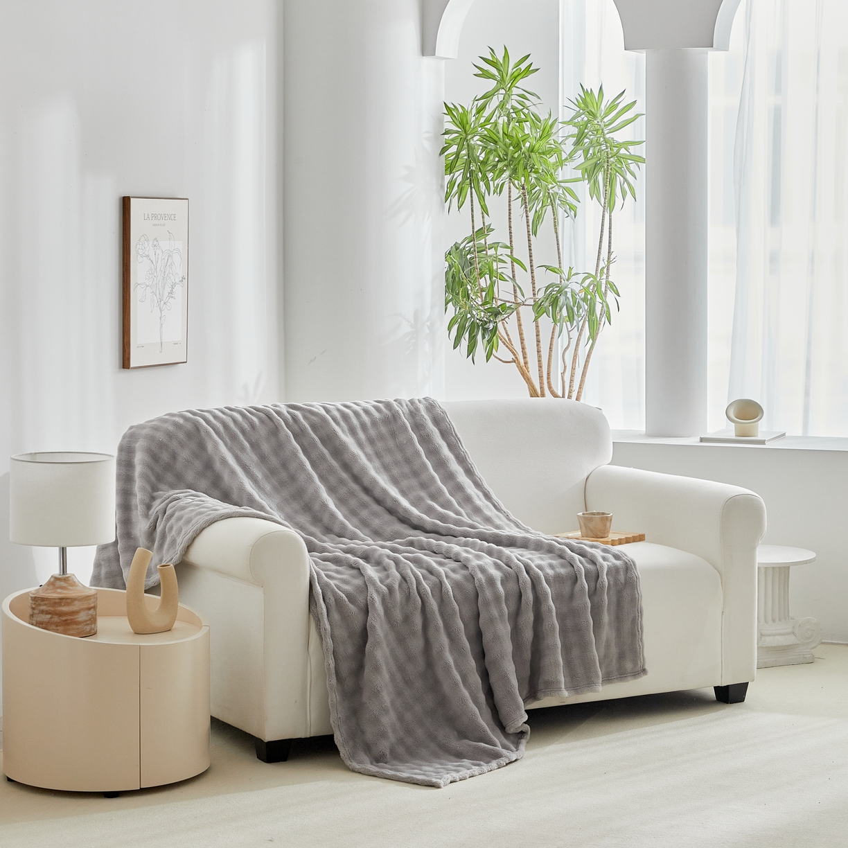 91家纺网 家纺一手货源 找家纺 巴木赫 2024新款法兰绒泡泡卷边毯子毛毯 银灰