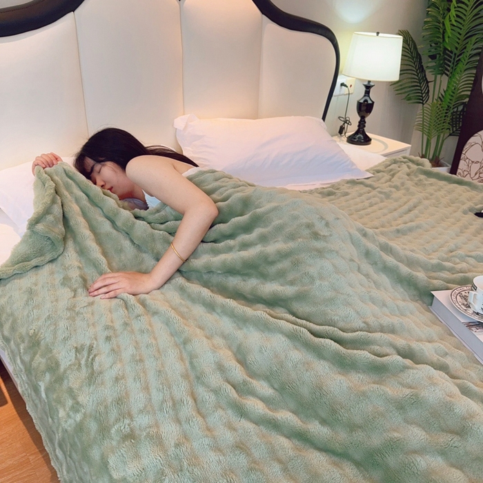 91家纺网 家纺一手货源 找家纺 兜米家居 2024新款纯色仿兔毛泡泡毛毯牛奶绒毛毯午睡毯 田园绿