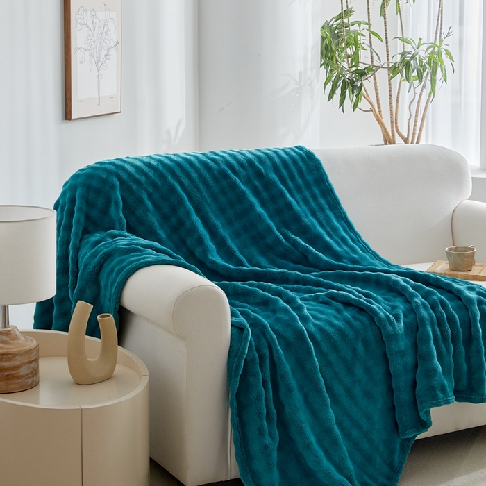 91家纺网 家纺一手货源 找家纺 巴木赫 2024新款法兰绒泡泡卷边毯子毛毯 墨绿