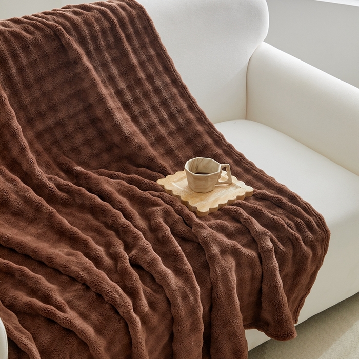 91家纺网 家纺一手货源 找家纺 巴木赫 2024新款法兰绒泡泡卷边毯子毛毯 咖啡