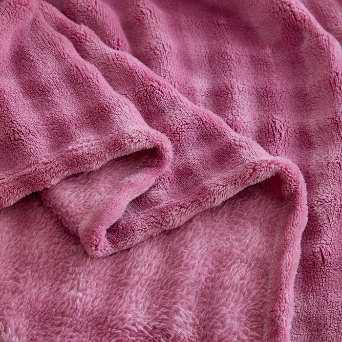 91家纺网 家纺一手货源 找家纺 巴木赫 2024新款法兰绒泡泡卷边毯子毛毯 玫红
