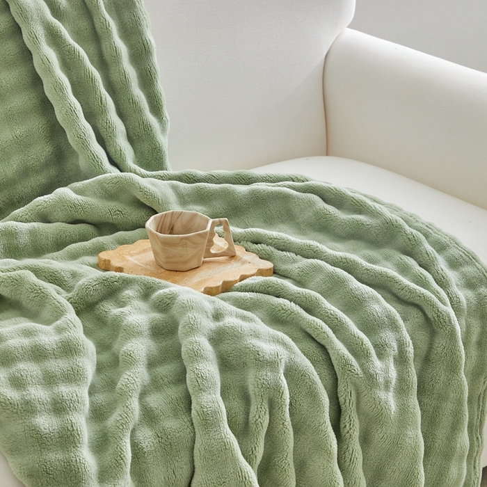 91家纺网 家纺一手货源 找家纺 巴木赫 2024新款法兰绒泡泡卷边毯子毛毯 抹茶绿