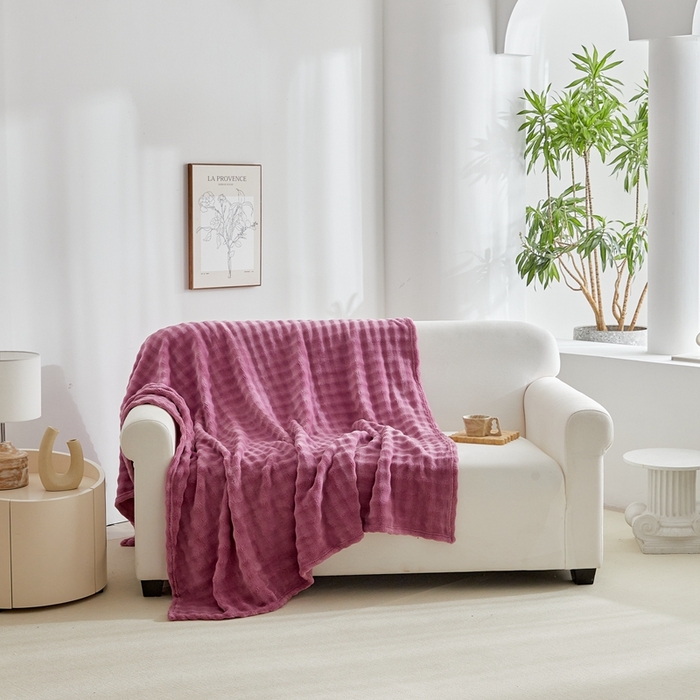 91家纺网 家纺一手货源 找家纺 巴木赫 2024新款法兰绒泡泡卷边毯子毛毯 玫红