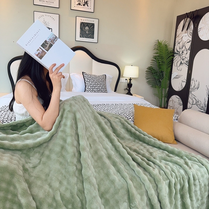 91家纺网 家纺一手货源 找家纺 兜米家居 2024新款纯色仿兔毛泡泡毛毯牛奶绒毛毯午睡毯 田园绿