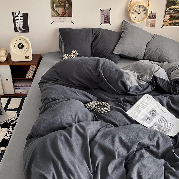 91家纺网 家纺一手货源 找家纺 卡迪熊家纺 2024新款ins风超柔褶皱亲肤磨毛水洗m四件套双拼系列-风格2 深浅灰