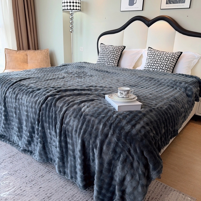 91家纺网 家纺一手货源 找家纺 兜米家居 2024新款纯色仿兔毛泡泡毛毯牛奶绒毛毯午睡毯 深灰色