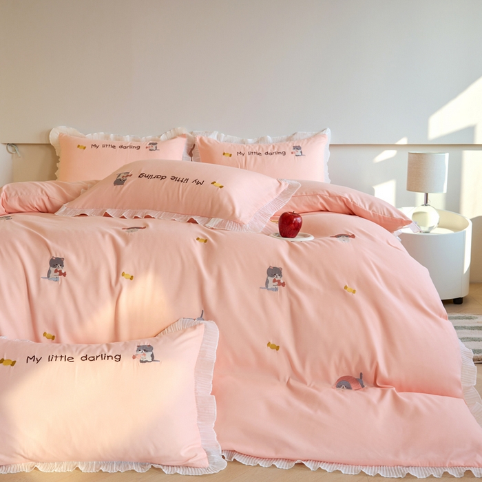 91家纺网 家纺一手货源 找家纺 梧桐家居 2024新款全棉磨毛刺绣四件套-糖果小猫 糖果小猫-浅粉