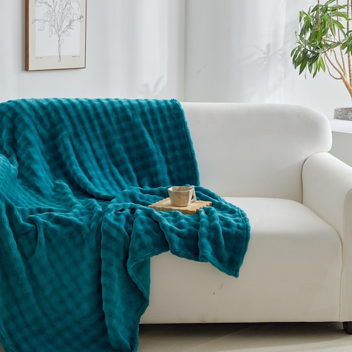 91家纺网 家纺一手货源 找家纺 巴木赫 2024新款法兰绒泡泡卷边毯子毛毯 墨绿